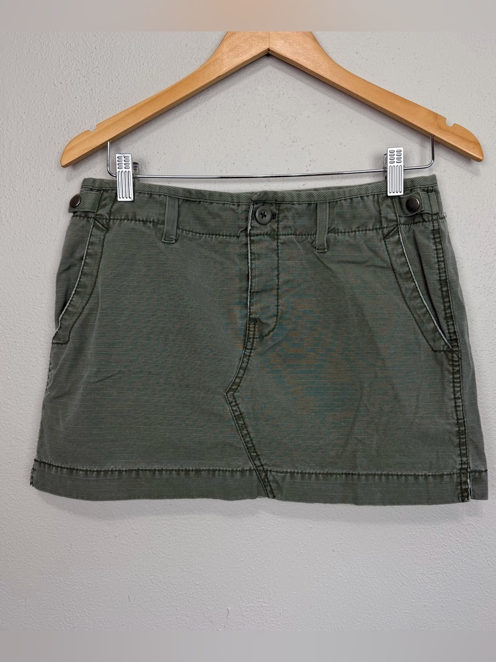 Y2K American Eagle Green Cargo Mini Skirt Olive Green Distressed Size 6 Preppy